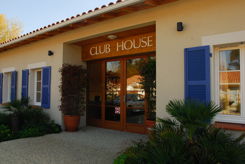 Résidence Les Senioriales de Casteljaloux : L'entrée du Club-House de la résidence